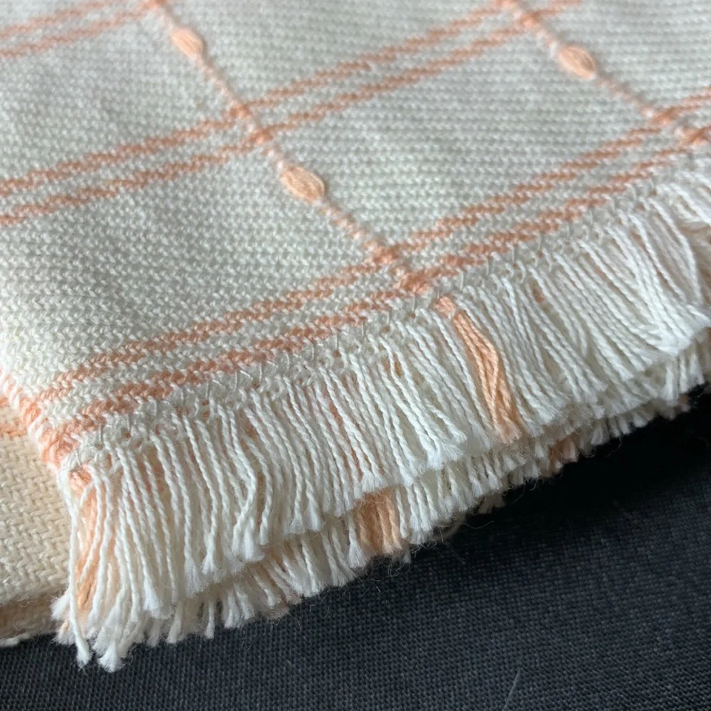 Modes of New York 1980’s peach and off white 60” x 84” 100% cotton tablecloth - Picture 6 of 7